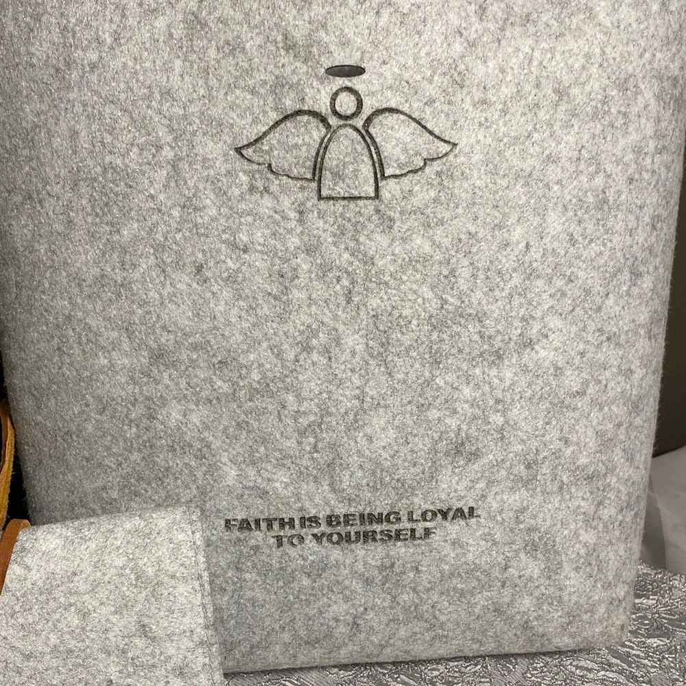 FREE ALIVE Gray and Brown Felt Tote and Clutch Set - Picture 4 of 11